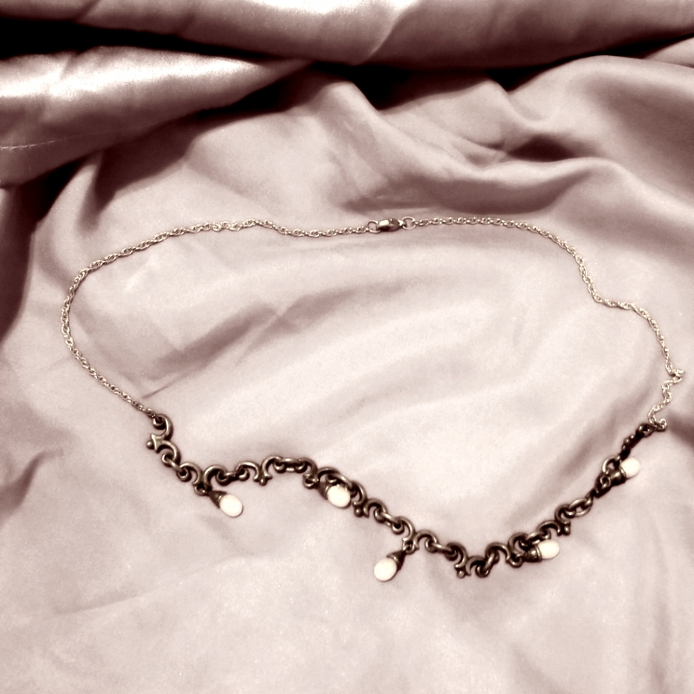 Pearl drop necklace